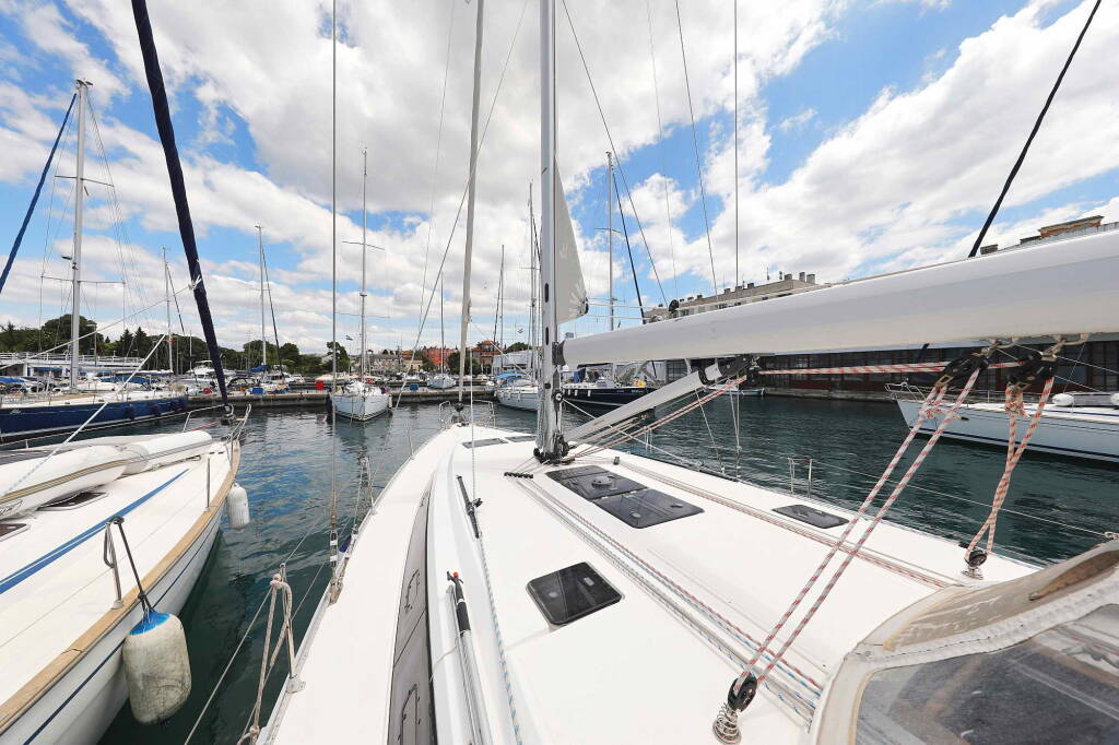 Sailing yacht Bavaria Cruiser 46 Ticija