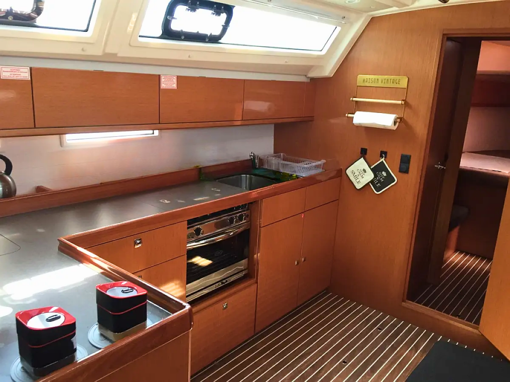 Sailing yacht Bavaria Cruiser 46 Renee