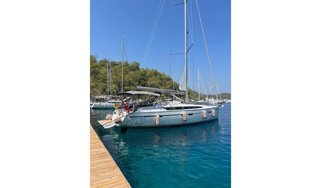 Sailing yacht Bavaria Cruiser 46 Life Is Beautiful
