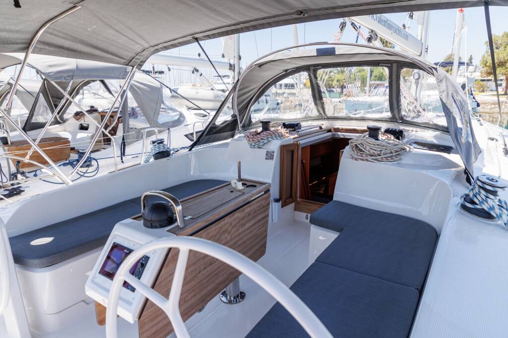 Sailing yacht Bavaria Cruiser 46 Eros