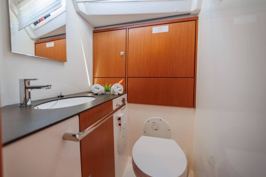 Sailing yacht Bavaria Cruiser 46 Eros