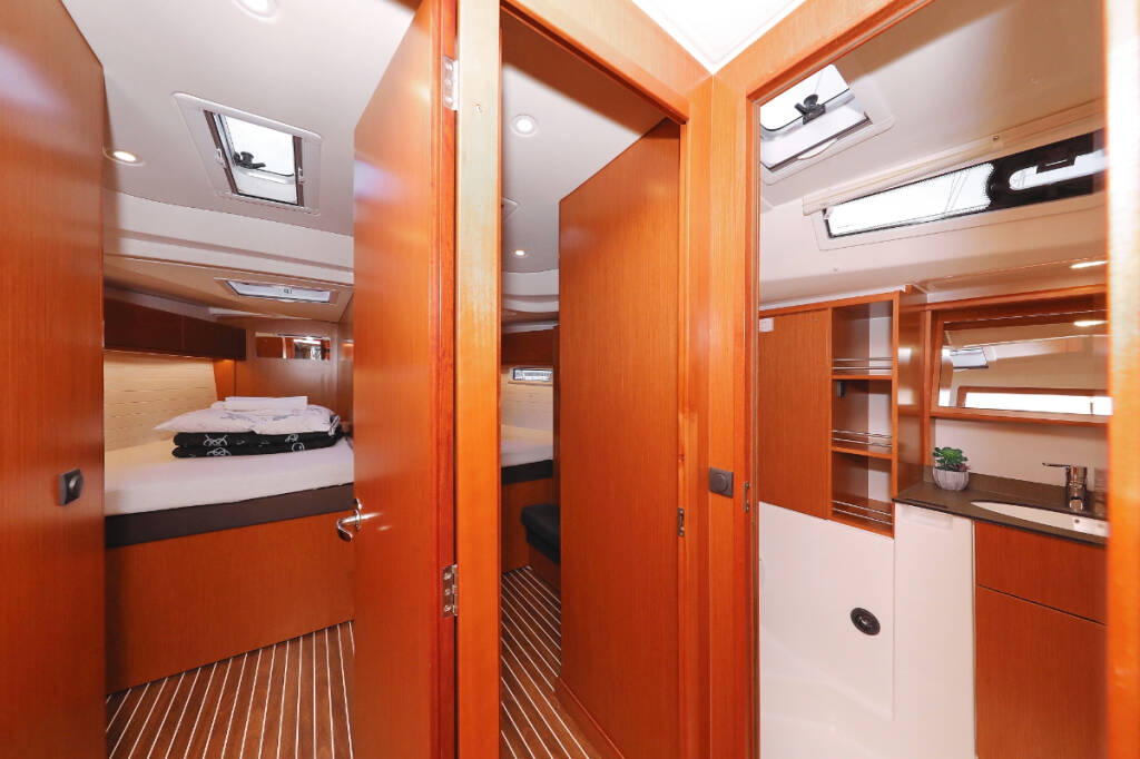 Sailing yacht Bavaria Cruiser 51 silence one