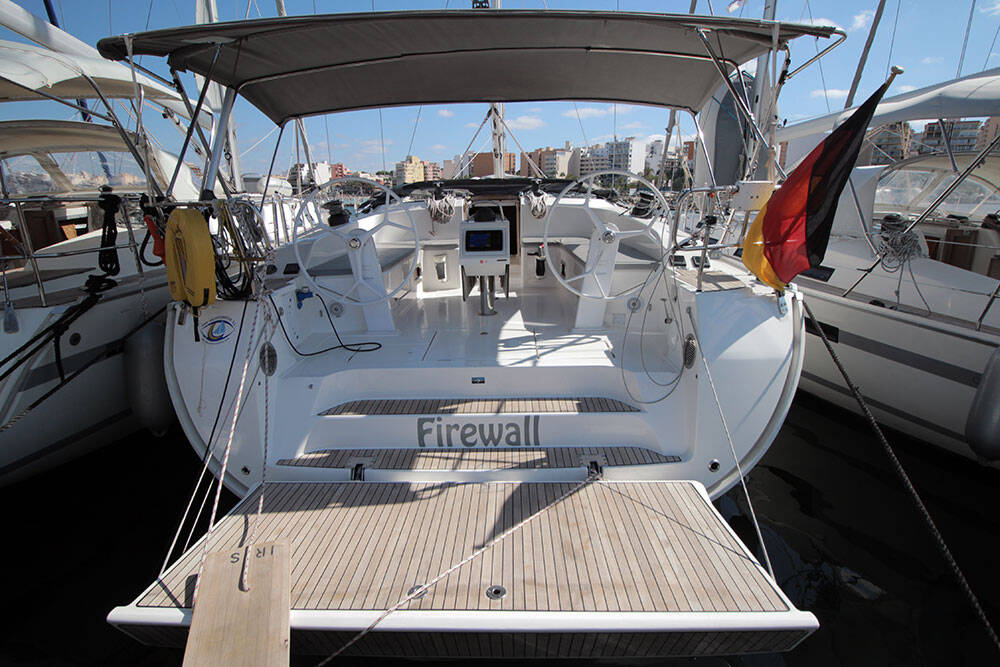 Sailing yacht Bavaria Cruiser 51 Firewall