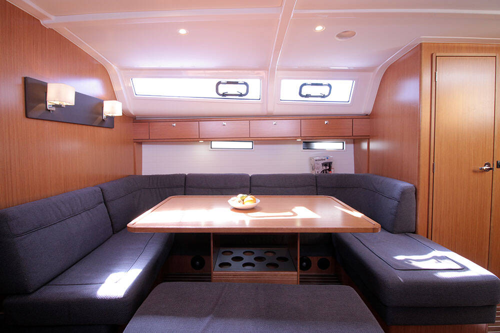 Sailing yacht Bavaria Cruiser 51 Firewall