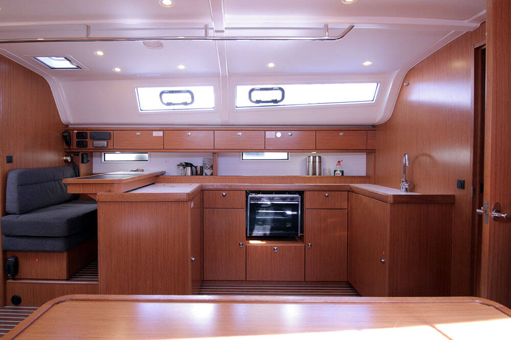 Sailing yacht Bavaria Cruiser 51 Firewall