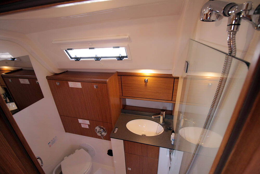 Sailing yacht Bavaria Cruiser 51 Firewall