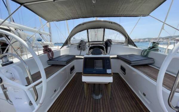 Bavaria Cruiser 51 Anemone Lavrion, main port