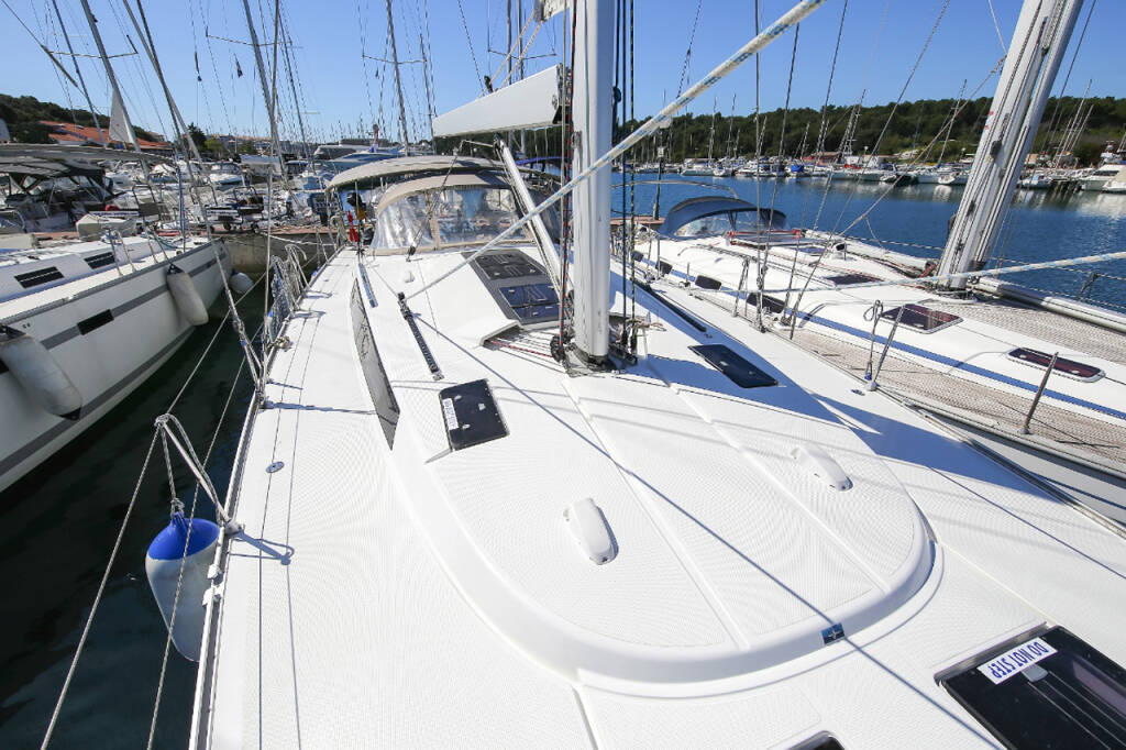Sailing yacht Bavaria Cruiser 56 Domo