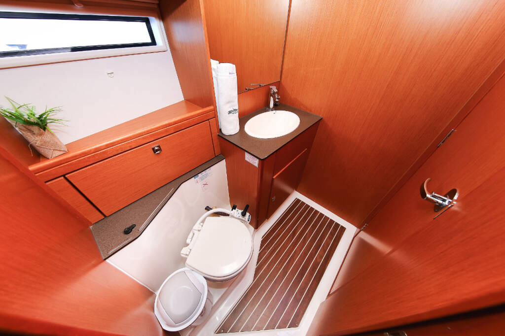 Sailing yacht Bavaria Cruiser 56 Domo