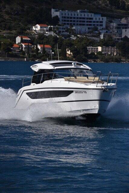 Motoryacht Bavaria SR36HT 
