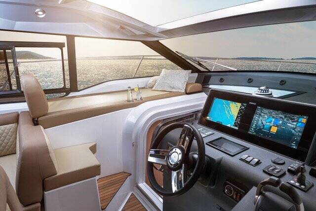 Motoryacht Bavaria SR36HT 