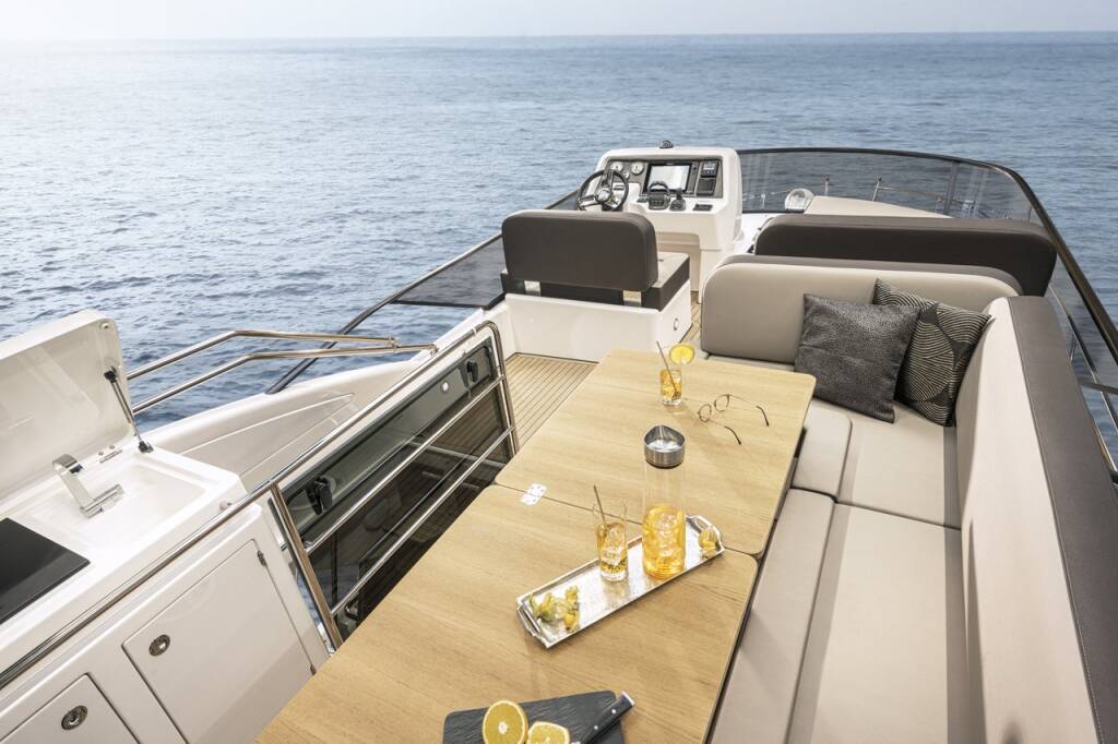 Motor yacht Bavaria Virtess 420 Lana