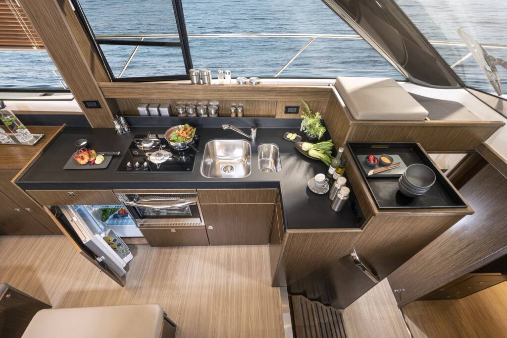 Motor yacht Bavaria Virtess 420 Lana