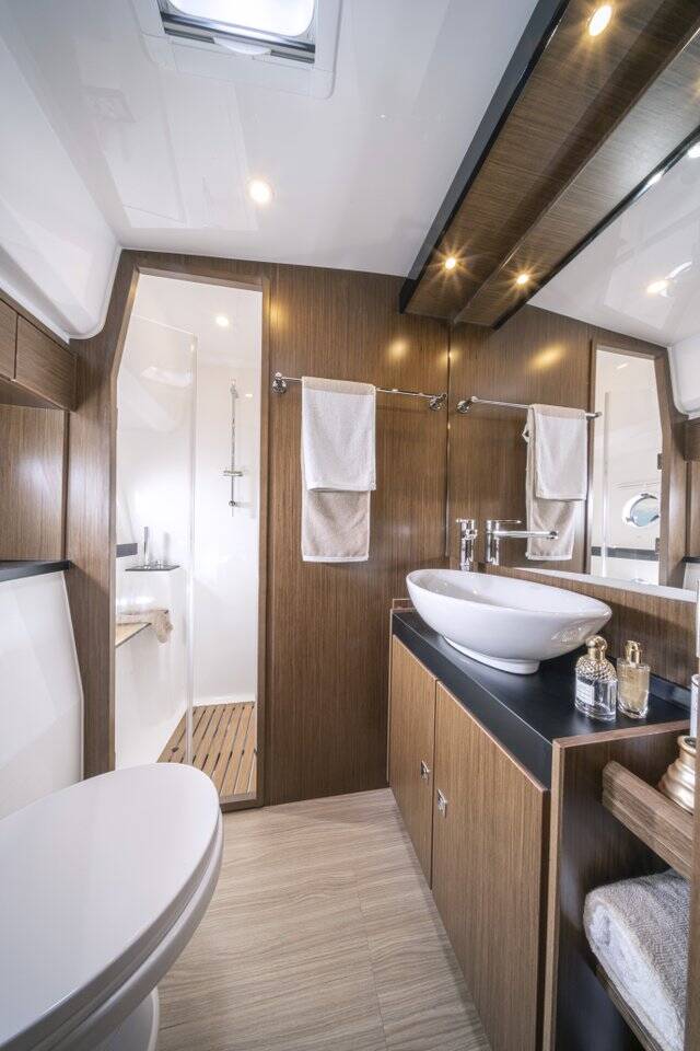 Motor yacht Bavaria Virtess 420 Lana