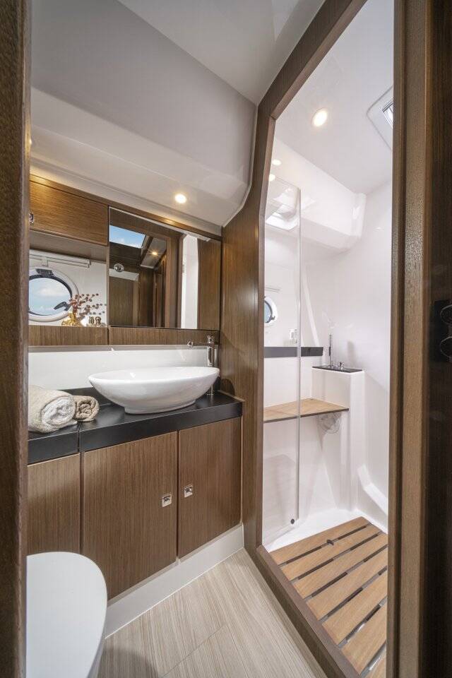 Motor yacht Bavaria Virtess 420 Lana