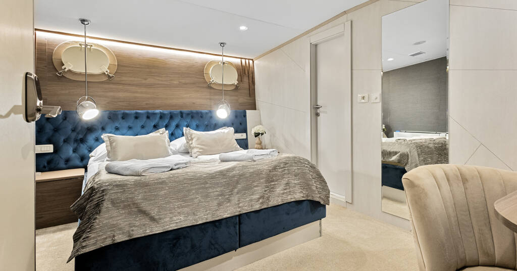 Luxury motor yacht Bella Bella