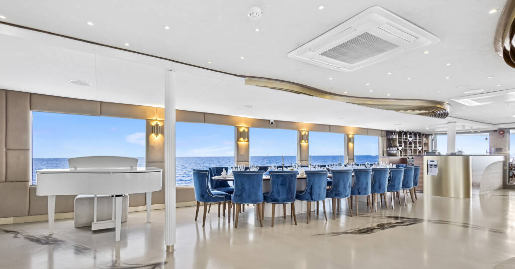 Luxury motor yacht Bella Bella
