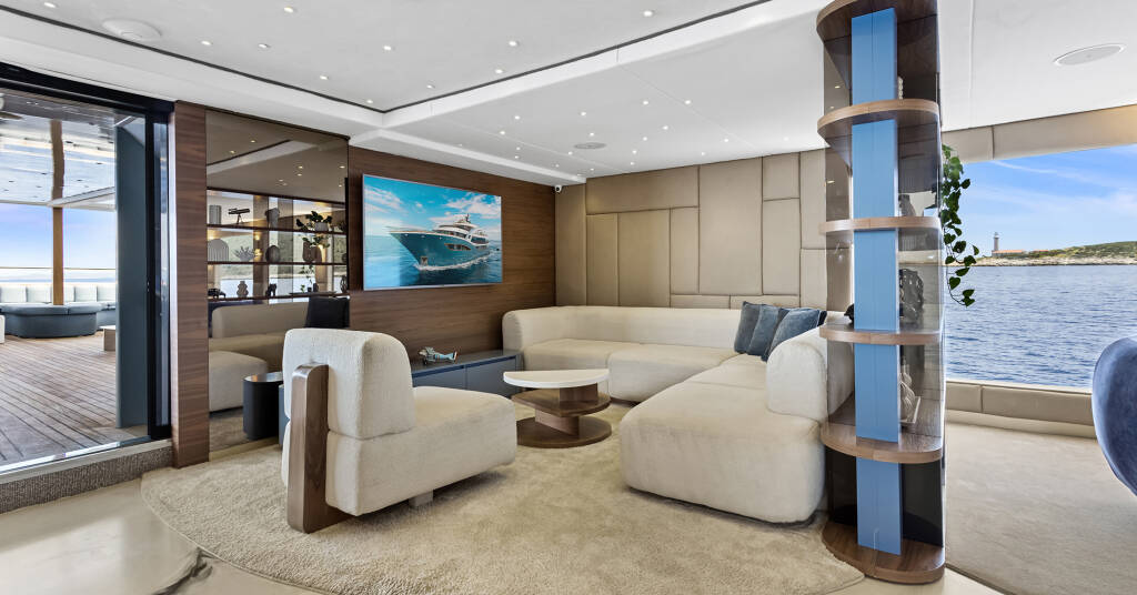Luxury motor yacht Bella Bella