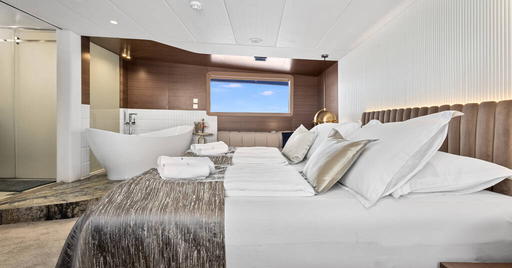 Luxury motor yacht Bella Bella