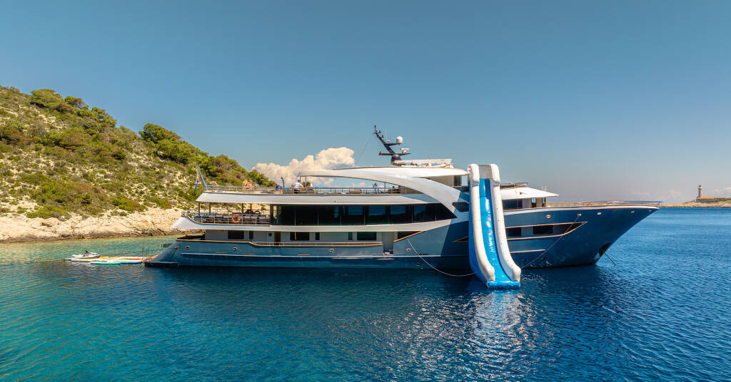 Luxury motor yacht Bella Bella