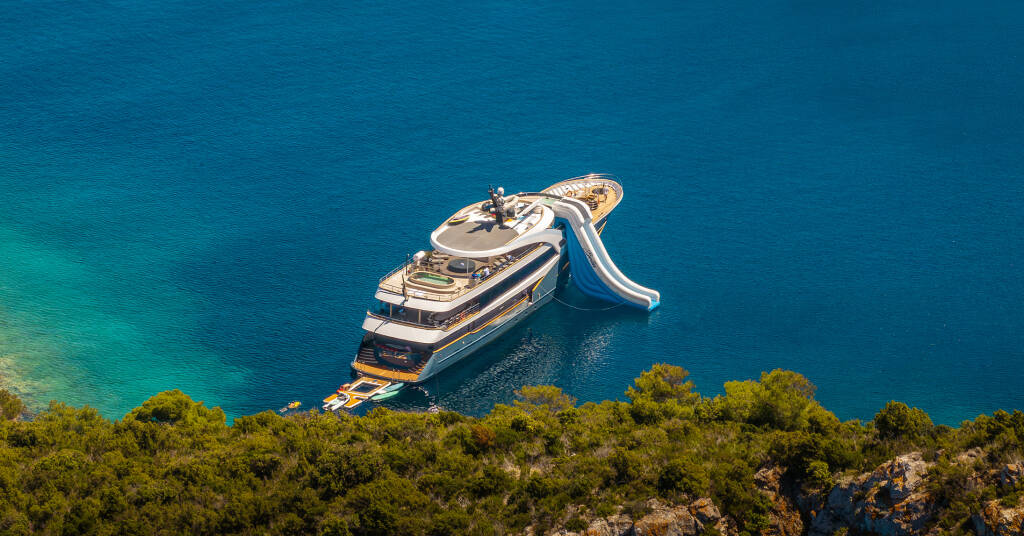 Luxury motor yacht Bella Bella