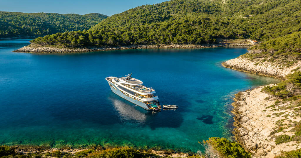 Luxury motor yacht Bella Bella