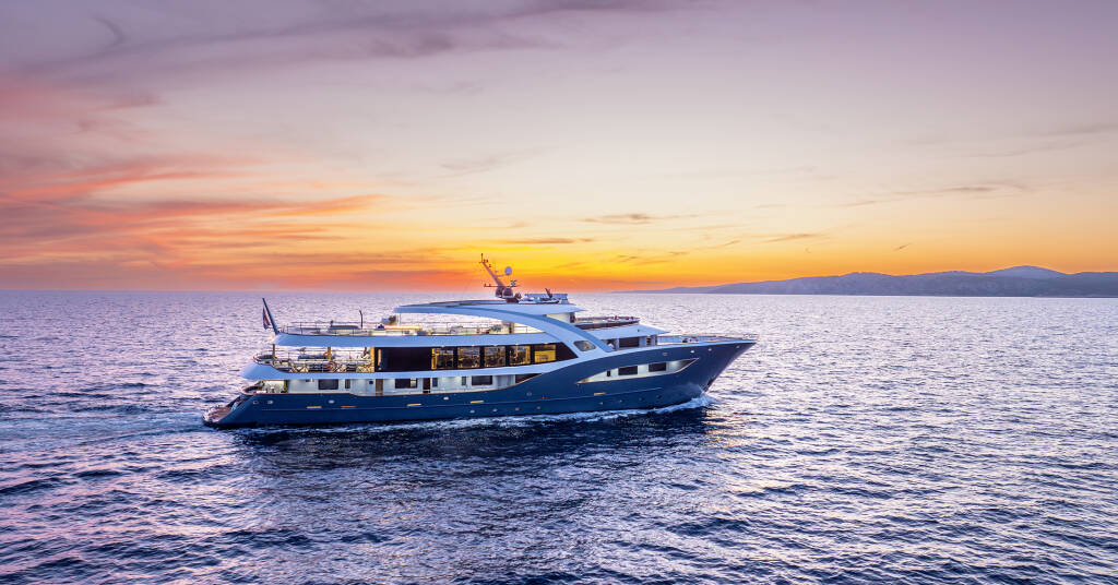 Luxury motor yacht Bella Bella