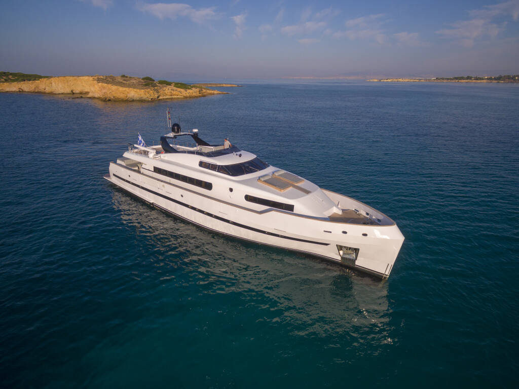 Luxury motor yacht Bugari 100 Project Steel