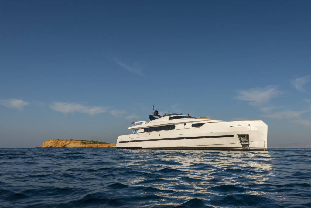 Luxury motor yacht Bugari 100 Project Steel