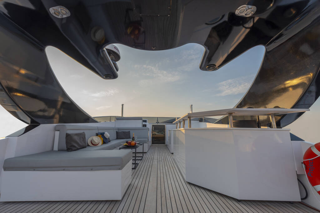 Luxury motor yacht Bugari 100 Project Steel