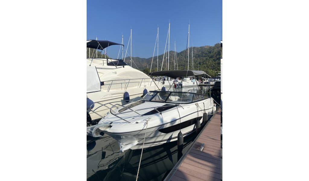 Motor boat Cap Camarat 7.5 DC Sati