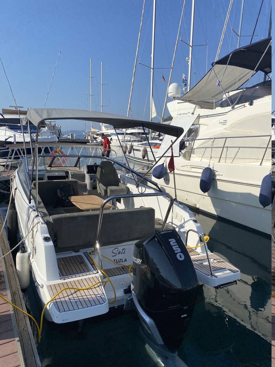 Motor boat Cap Camarat 7.5 DC Sati