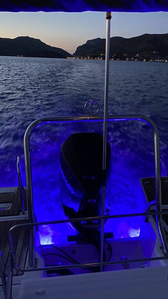 Motor boat Cap Camarat 7.5 DC Sati