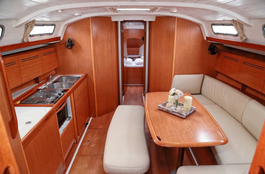 Sailing yacht Cyclades 43.4 Too Lucky