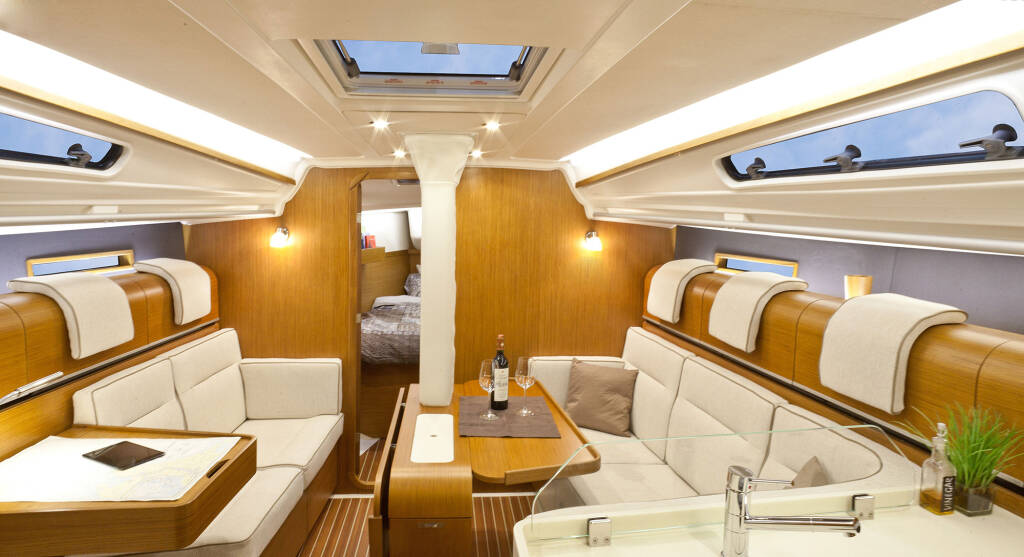 Sailing yacht Dehler 38 Redshift
