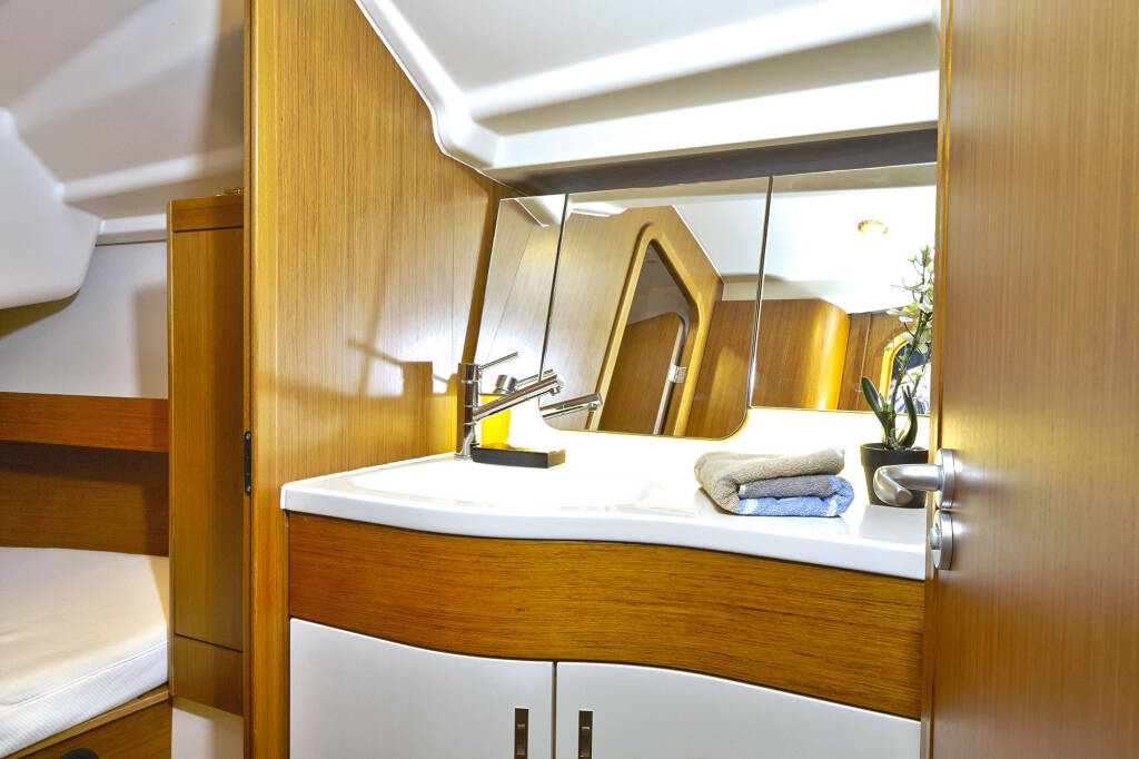 Sailing yacht Dehler 38 Redshift