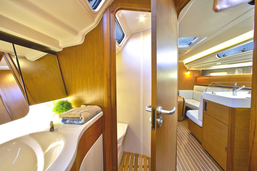 Sailing yacht Dehler 38 Redshift
