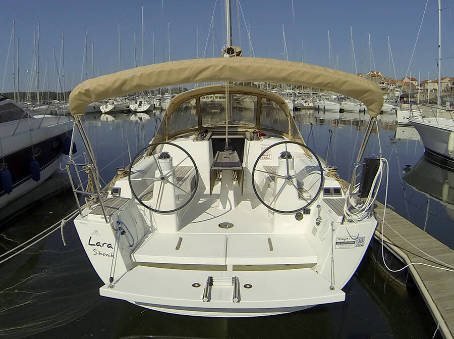 Sailing yacht Dufour 335 GL Lara