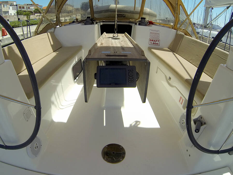 Sailing yacht Dufour 335 GL Lara