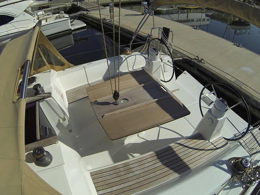 Sailing yacht Dufour 335 GL Lara