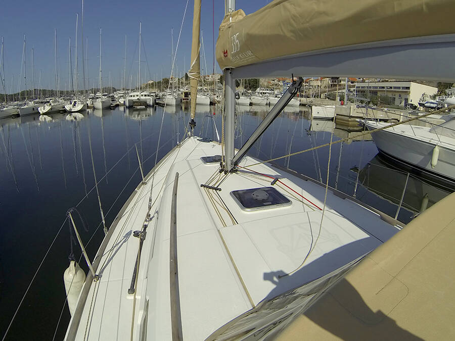 Sailing yacht Dufour 335 GL Lara