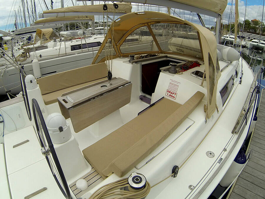 Sailing yacht Dufour 335 GL Lara