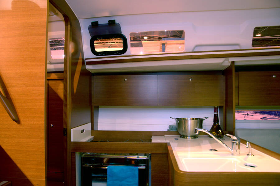 Sailing yacht Dufour 335 GL Lara