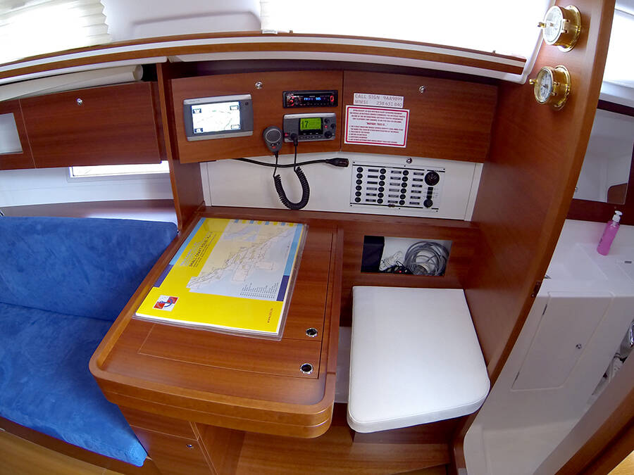 Sailing yacht Dufour 335 GL Lara