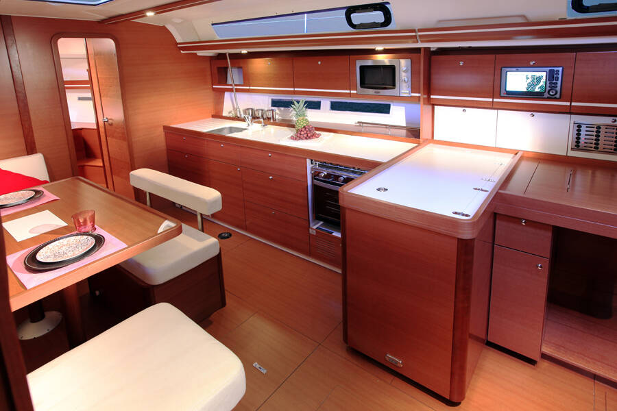 Sailing yacht Dufour 335 GL Lara