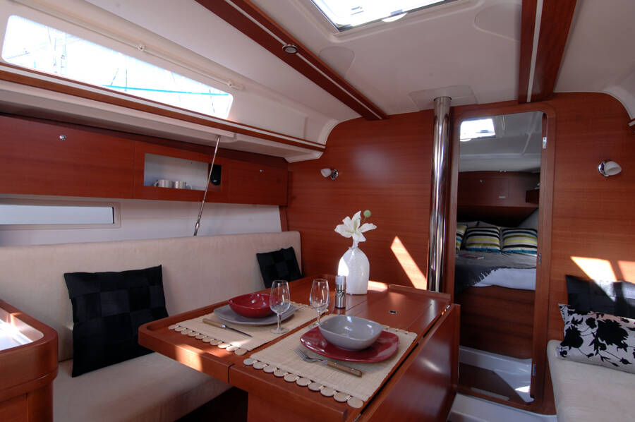 Sailing yacht Dufour 335 GL Lara