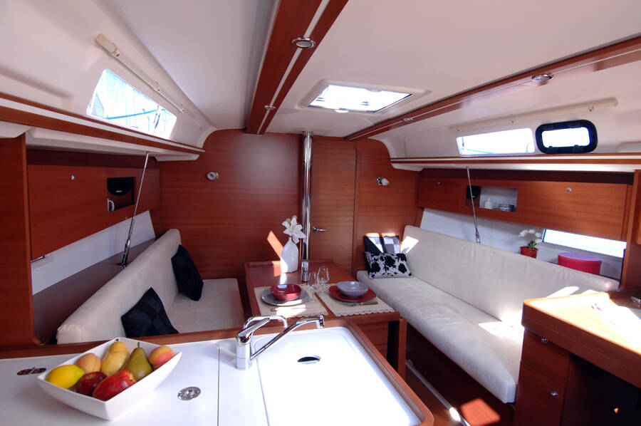 Sailing yacht Dufour 335 GL Lara