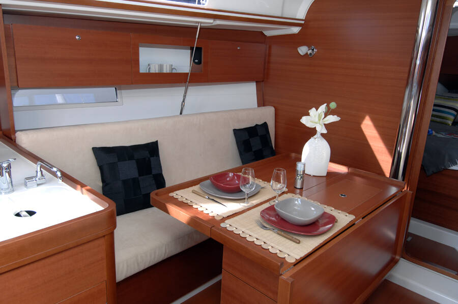 Sailing yacht Dufour 335 GL Lara