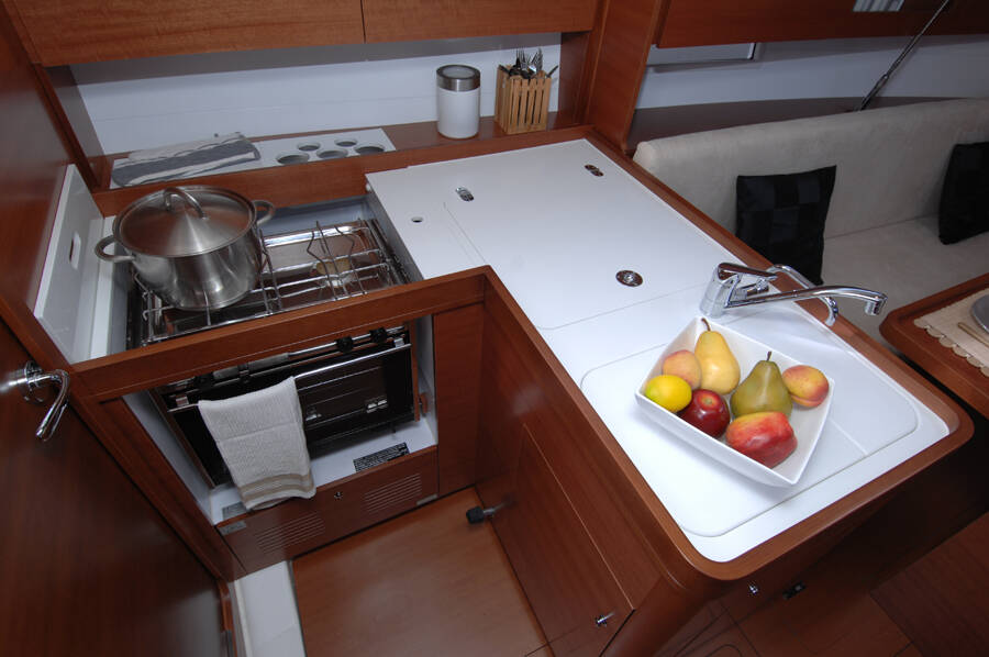 Sailing yacht Dufour 335 GL Lara