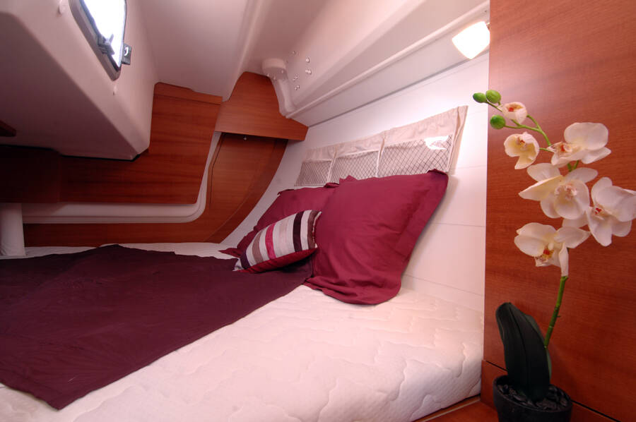 Sailing yacht Dufour 335 GL Lara